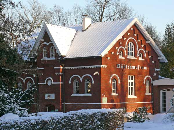 Das Mühlenmuseum am Rotbachsee.